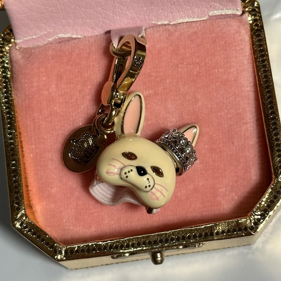 Juicy Couture Gold, cream & Pink Bunny mask Charm.
Limited edition 2011 NIB - Picture 6 of 9